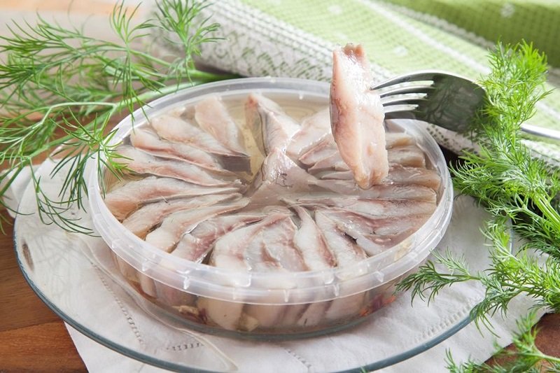 Which plastic packaging to choose for fish products: sealability, shape, labeling